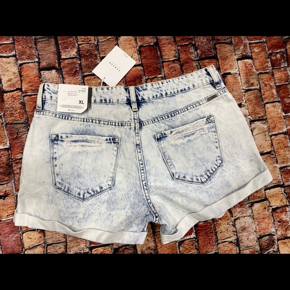 NWT High Rise Kancan Shorts - Picture 3 of 9